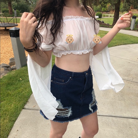 SOLD Selena Bardot Top 🎼 - Picture 2 of 3